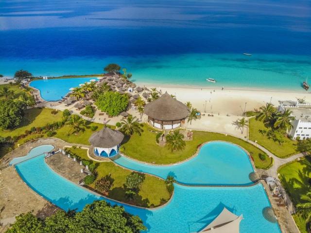 Royal Zanzibar Beach Resort_bazén.jpg
