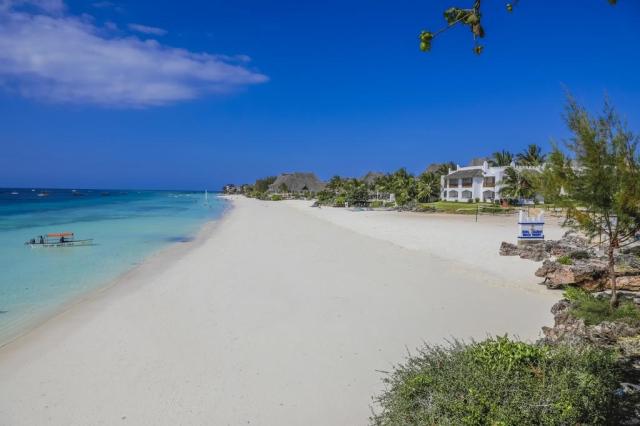 Royal Zanzibar Beach Resort_pláž2.jpg