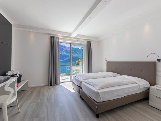 VRN-03166-Luxury.jpg