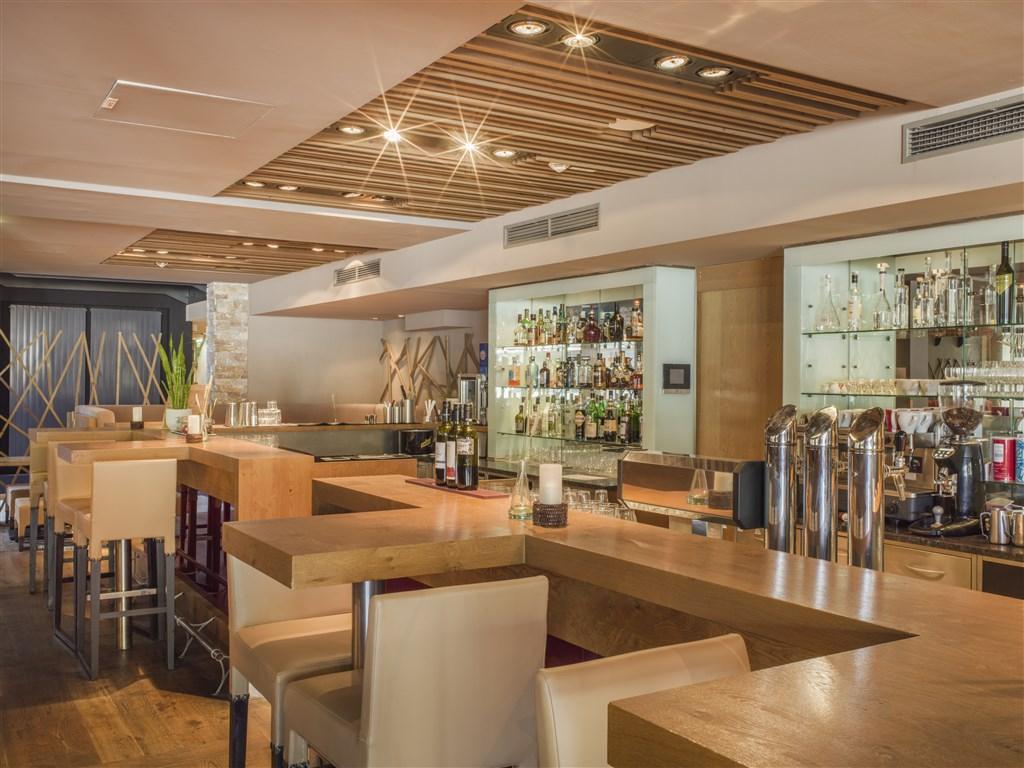 2109lm_falkensteiner-sonnalpe_bar_B0015604.jpg