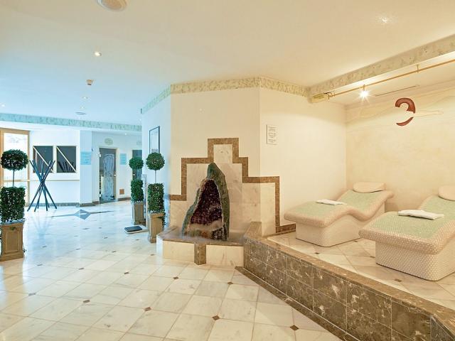 AT_INN_Gartenhotel_Crystal_9r87zhd_00002.jpg