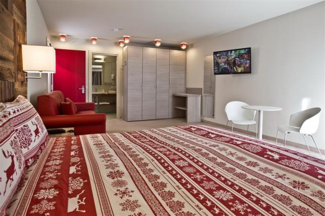BZO-04360-036 Junior Suite.jpg