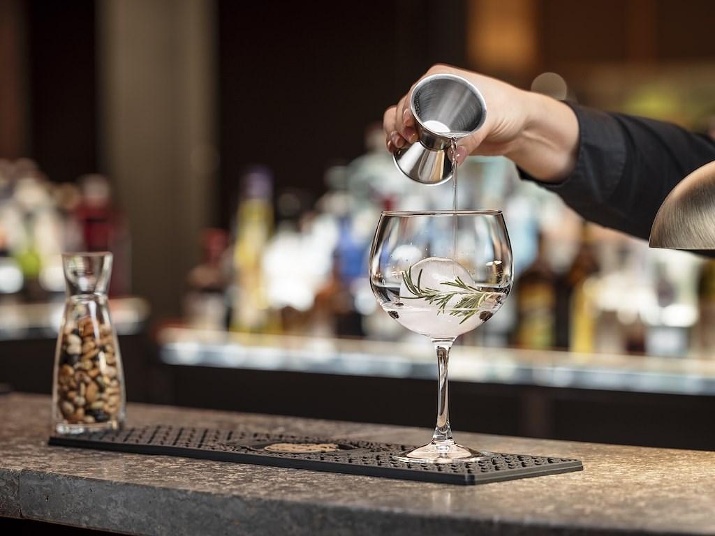 hotelbar-gin1-hotel-aqua-dome-tirol-therme-laengenfeld.jpg