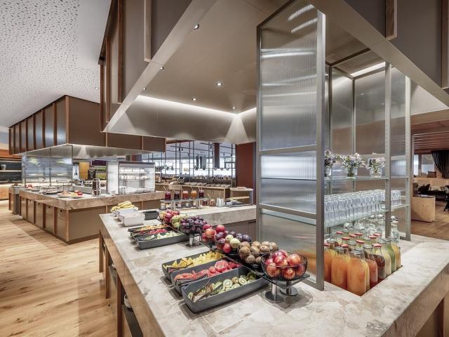 hotelrestaurant-fruehstuecksbuffet1-hotel-aqua-dome-tirol-therm