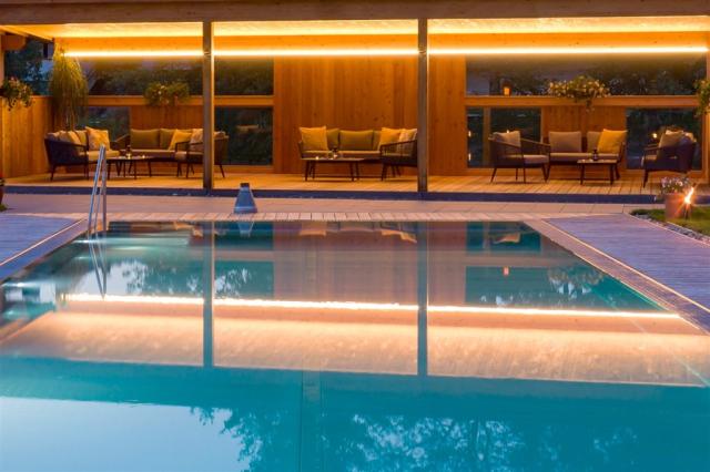Pool_Nacht_2.jpg