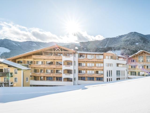 Hotel Winterbild_hinten_Druck_2018.jpg