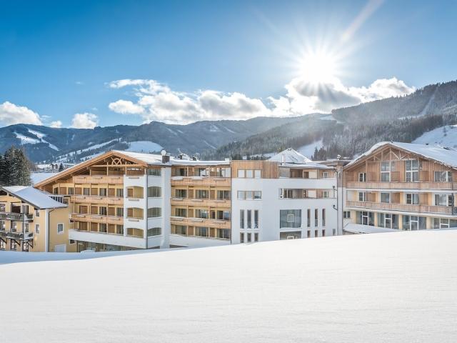 Hotel Winterbild_hinten_rechts_Druck_2018.jpg