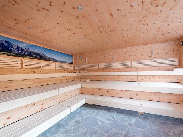 Zirben-Aussensauna (innen)_Druck.jpg