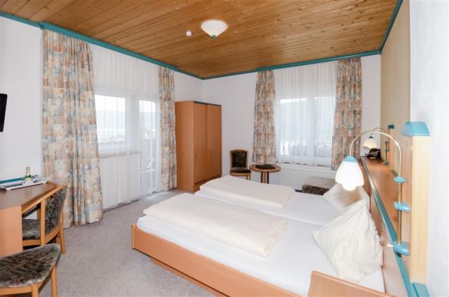 Familienzimmer mit Balkon.jpg