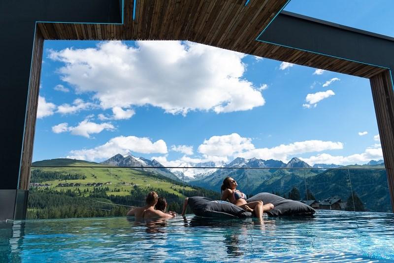 Alpenwelt-FelsenBAD-InfinityPool-Sommer2018.jpg