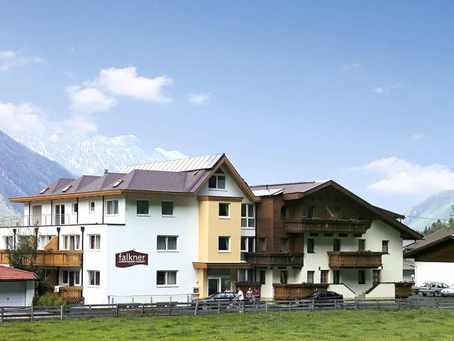 AT_INN_Falkner_hnj6x5h_000171.jpg