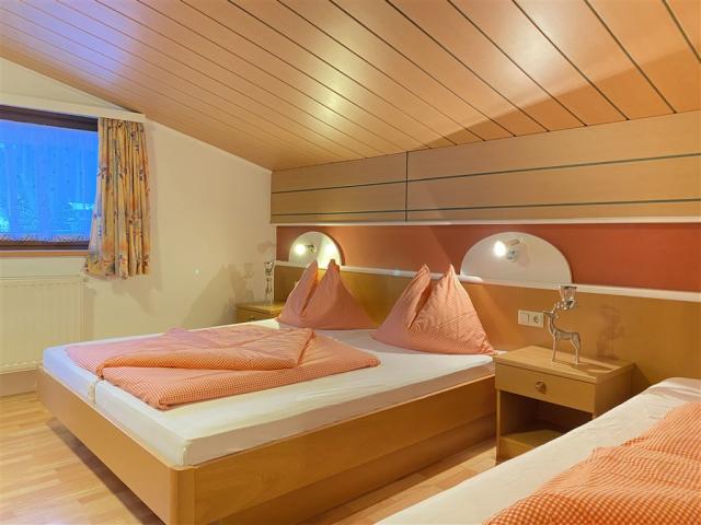 Apphaus A4 OG Schlafzimmer.jpg