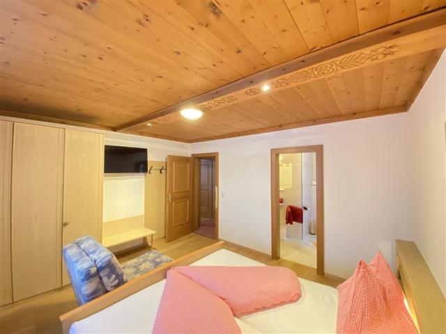 Ferienhaus Schlafzimmer 1 (3).jpg