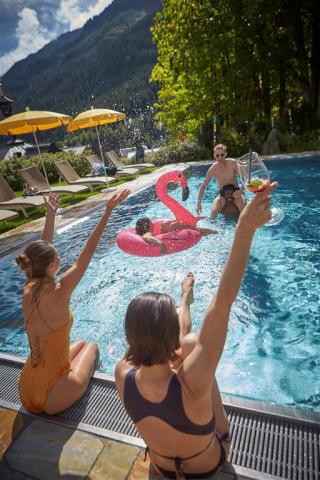 rooftop-pool.jpg