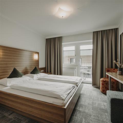 220330_Touralpin THE VIEW Doppelzimmer Standard_157.jpg