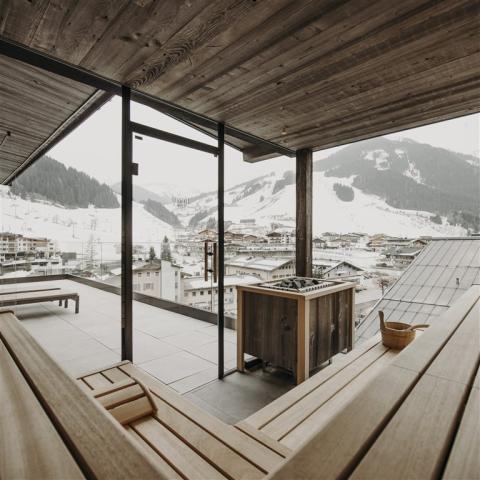 220330_Touralpin THE VIEW Sauna Aussen_54.jpg