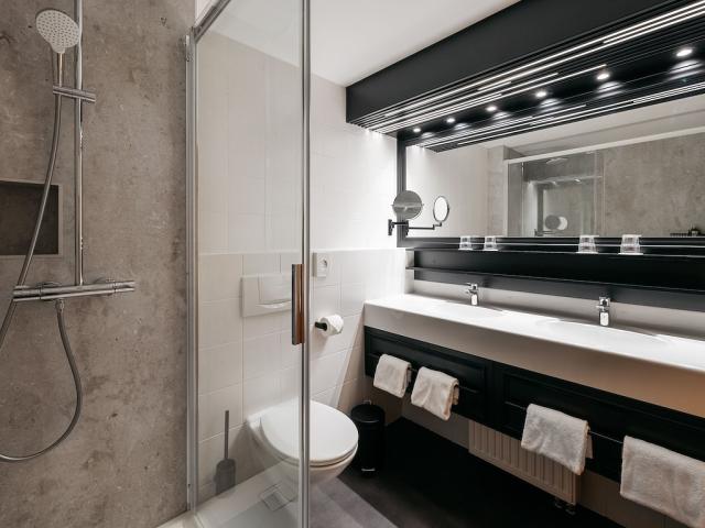 Badezimmer 1.jpg