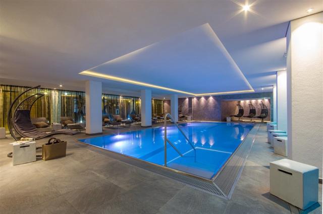 Hotel_Latini_Hallenbad.jpg