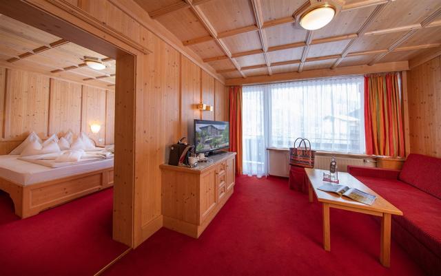 Hotel_Latini_JuniorSuite_Edelweiss.jpg