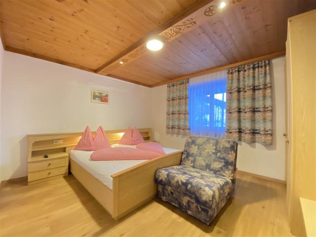 Ferienhaus Schlafzimmer 1 (4).jpg