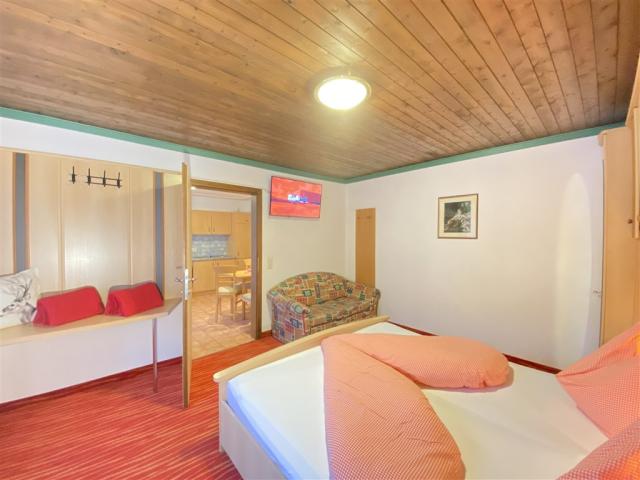 Apphaus OG Schlafzimmer (2).jpg