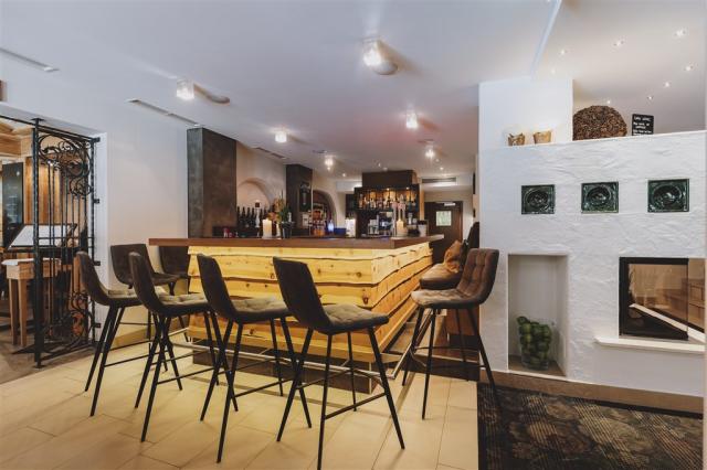 hoteldiesonne-bar-0003.jpg
