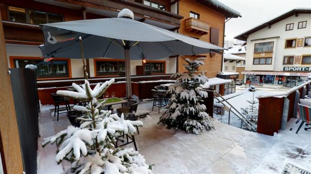 HOTEL-PANTHERA-Terrasse-hinten.jpg