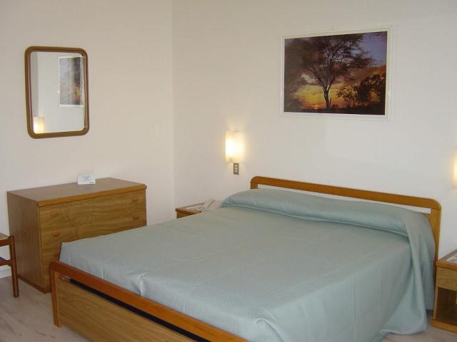 GAR-H93750-Zimmer-5.jpg