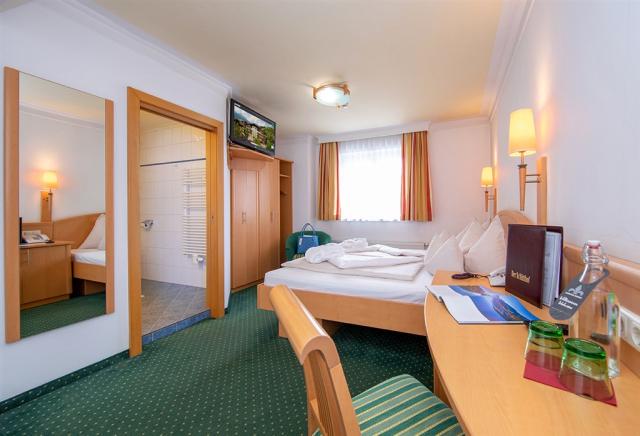 Hotel_Schütthof_Doppelzimmer_Schmitten2.jpg