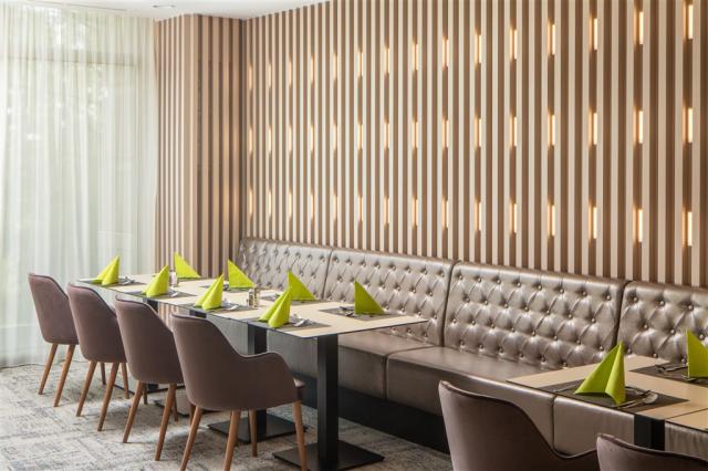 GreenGarden_restaurant_2.jpg