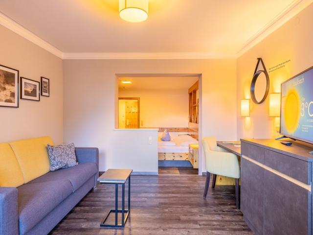 doppelzimmer-deluxe-mit-sofabett-jufa-alpenhotel-saalbach.jpg