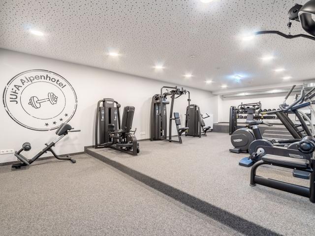 fitnessstudio-sportgeraete-jufa-alpenhotel-saalbach.jpg