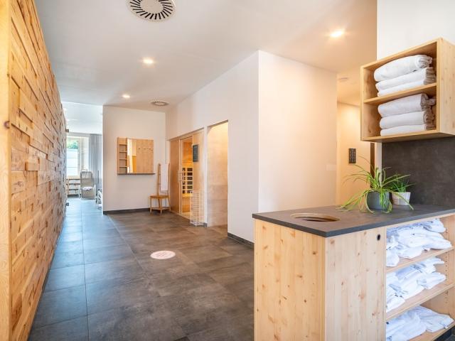 handtuchstation-infrarotkabine-wellnessbereich-jufa-alpenhotel-