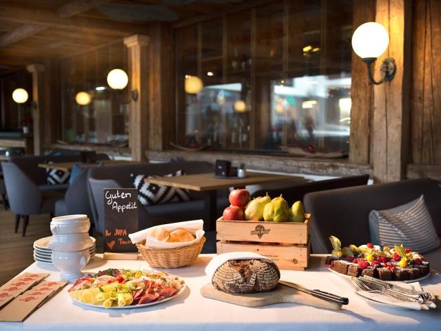 nachmittagsjause-jufa-alpenhotel-saalbach.jpg