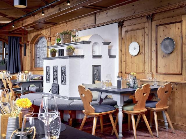 ever.grün KAPRUN - Hotel - Restaurant Abend c Foto Michael Hube
