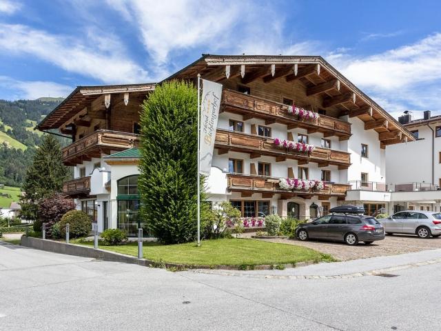 Hotel_Bichlingerhof_Bichling_105_Westendorf_Aussenansicht.jpg