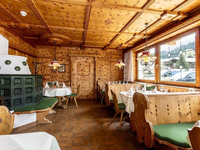 Hotel_Bichlingerhof_Bichling_105_Westendorf_Zirbenstube2.jpg