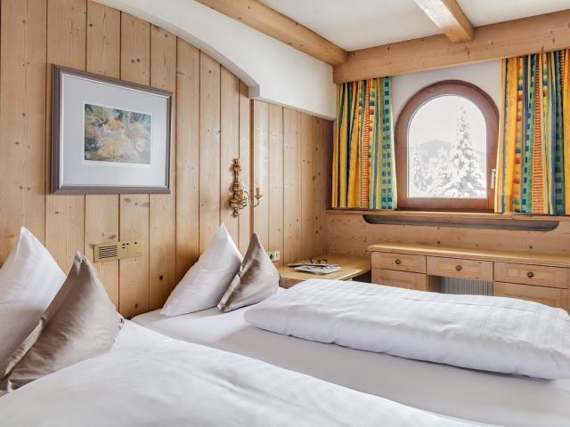 Hotel Fernau 052 Zimmer 215.jpg