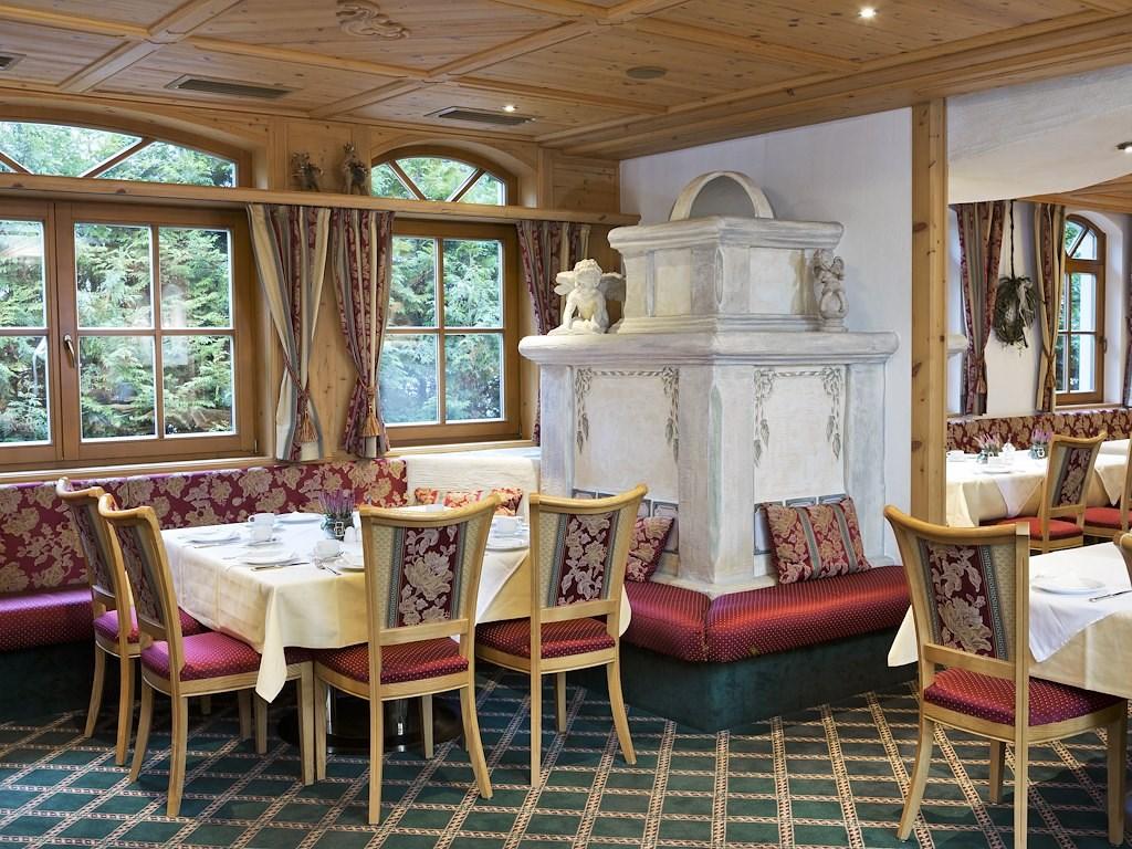 017_Restaurant_01.jpg