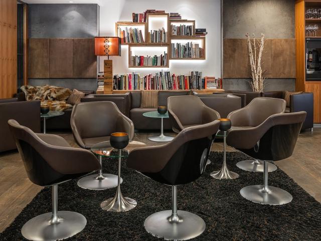 Restaurant & Lobby (1).jpg