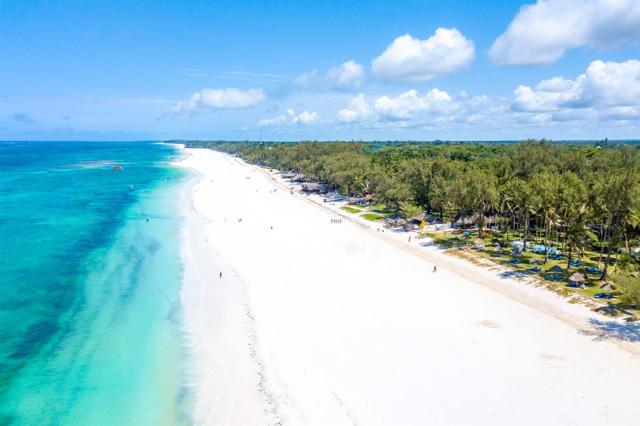 Diani-Sea-Lodge-02.jpg