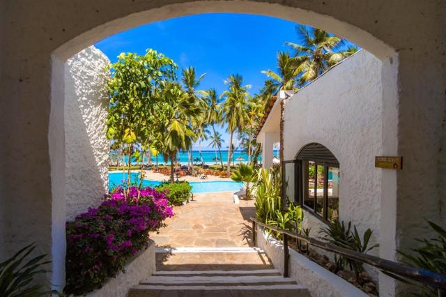 Diani-Sea-Lodge-08.jpg