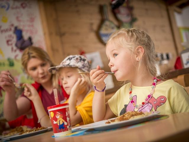 HotelMitKinderbetreuungFamilotelLandgutFurtherwirt.jpg