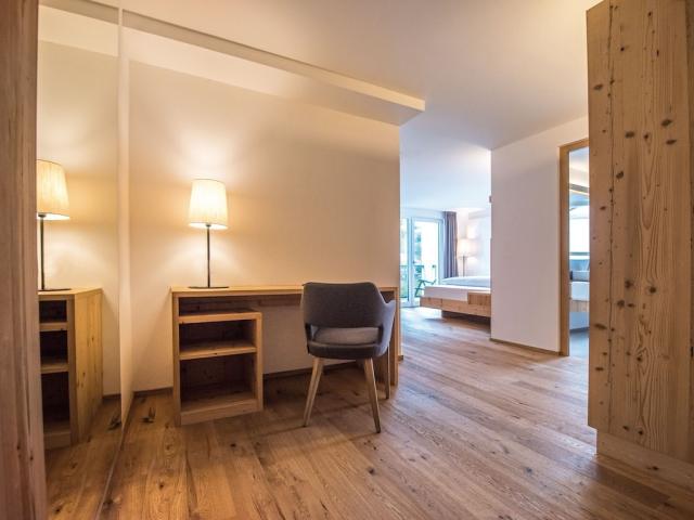 BZO-B00172-Zimmer 200 Dahoame Luchta 2052.jpg