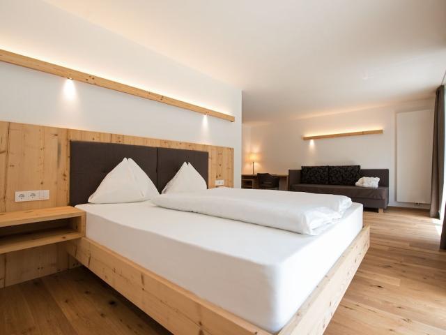 BZO-B00172-Zimmer 106 Dahoame Ahng 1538.jpg