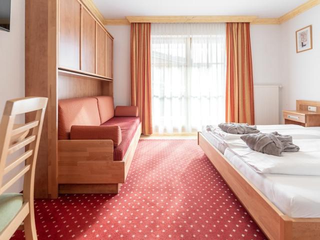 Doppelzimmer 2.jpg