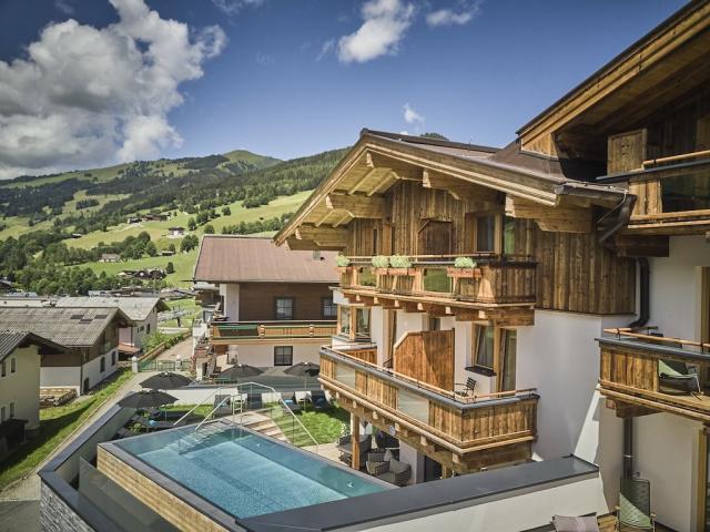 Außenansicht Pool.jpg