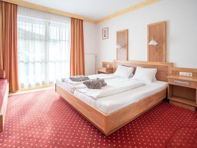 Doppelzimmer 1.jpg