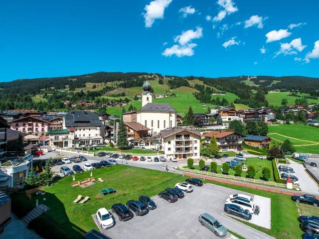 ausblick-saalbach-jufa-alpenhotel-saalbach.jpg