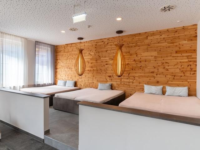 ruhebetten-wellnessbereich-jufa-alpenhotel-saalbach.jpg